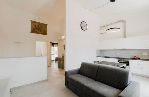 Tonfano House | Modern and bright seafront house