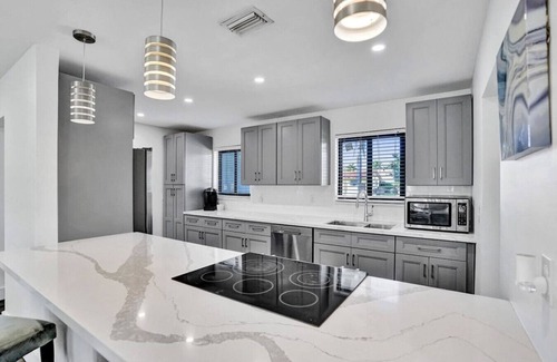 Hallandale Beach House | Modern/Amazing Pool/Close To Beach