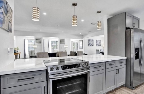 Hallandale Beach House | Modern/Amazing Pool/Close To Beach