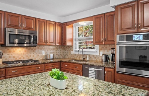 Cranberry Township House | Modern and Accessible 5 Bedroom Home in Cranberry, Pittsburgh with a Game Room
