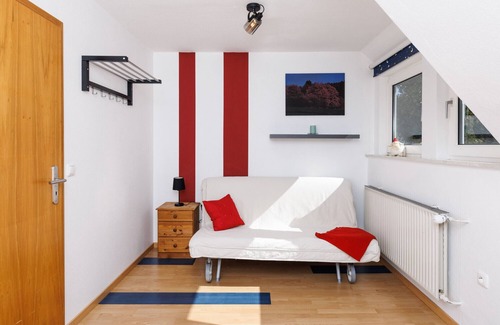 Hilchenbach Apartment | Modern and beautifully situated top floor apartment (80 sqm)