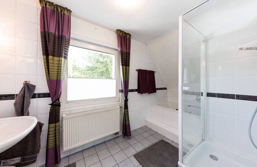Hilchenbach Apartment | Modern and beautifully situated top floor apartment (80 sqm)