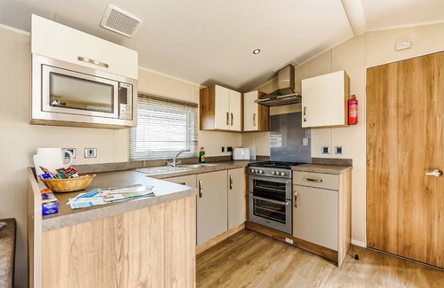 Bleadon House | Modern and contemporary 12ft-wide caravan with one double and one twin.