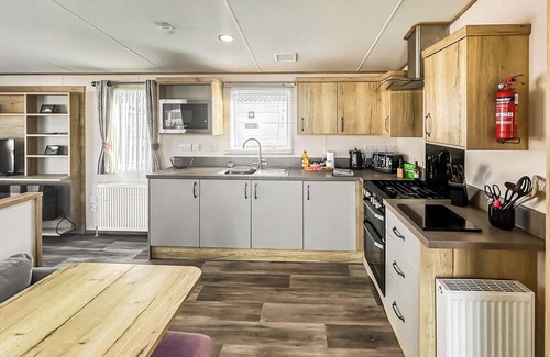 Bleadon House | Modern and contemporary 12ft wide caravan with one double and one twin.