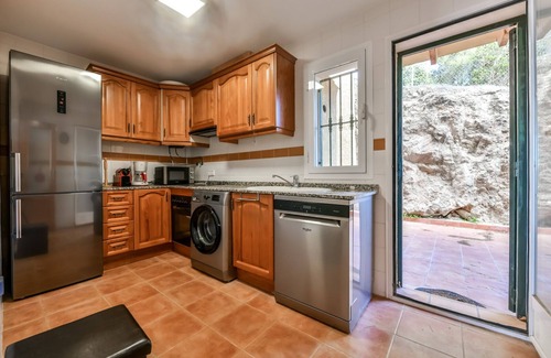 Altea la Vella House | Modern and cheerful holiday home in Altea, Costa Blanca, Spain with communal pool for 6 persons
