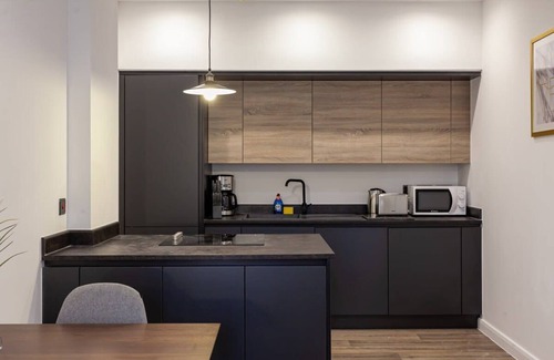 Bolton Apartment | Modern and Chic 1BR Apartment in Bolton