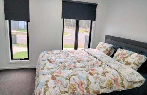 St Leonards House | Modern and cosey 4 bedroom house walk to beach