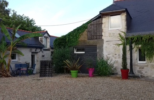 Vernantes House | Modern and independent family garden room.