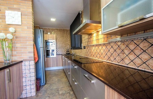 Can Vinyals Villa | Modern and spacious w/private pool close to BCN