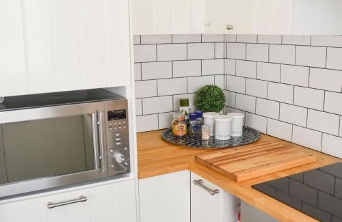 Oxley Park House | Modern and Stylish 3 bedroom home, Western Sydney Ideal for Contractors