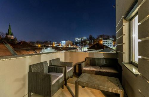 Old Town Apartment | Modern and Stylish Apartment w Terrace