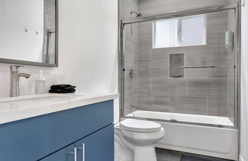 Montebello House | Modern and stylish home near LA & OC