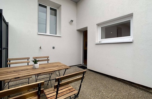 Dinsheim Apartment | Modern apartment with free parking