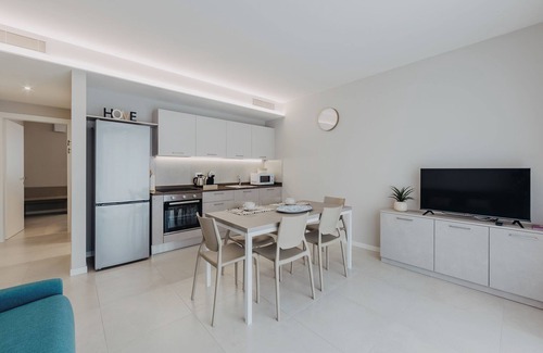 Monte Apartment | Modern apartment with pool a few steps from Lake Garda