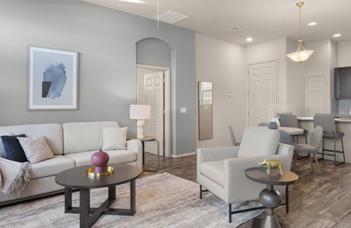 Tucson Apartment | Modern Apartment in Prime Location (ID8407X53)