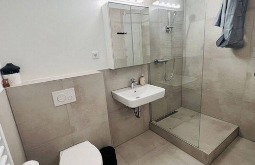 Erwitte Apartment | Modern Apartment 6 Beds Wifi Parking 3 Bedrooms