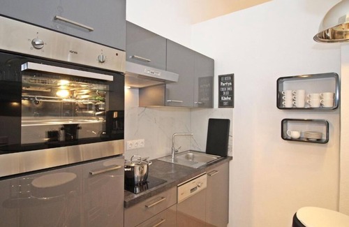 Schottenfeld Apartment | Modern apartment (63sqm) with bathtub and open kitchen