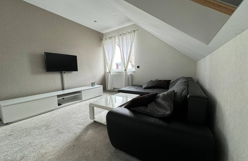 Rieneck Apartment | Modern apartment close to the forest and city