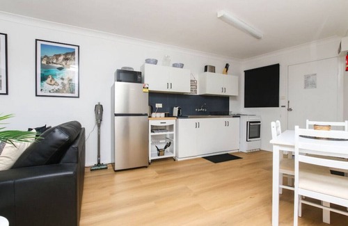 Cairns North Apartment | Modern Apartment Close to the City Centre 16