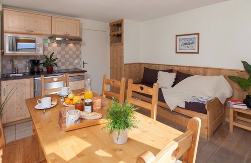 Briancon Apartment | Modern Apartment for 6 · Ski-in/Ski-out · Free WiFi · Briançon Center