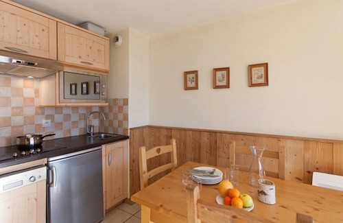 Briancon Apartment | Modern Apartment for 6 · Ski-in/Ski-out · Free WiFi · Briançon Center