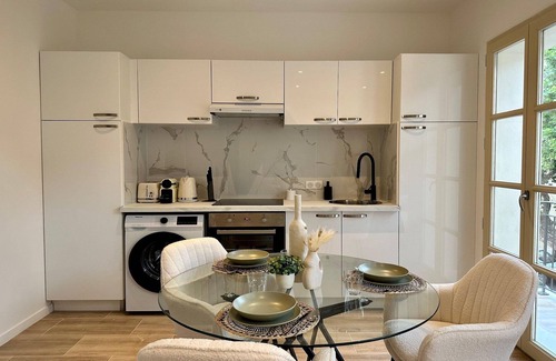 Old Town Apartment | Modern Apartment - 1BD/4P - Center of St Tropez