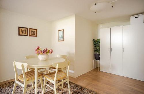 Bramhult Apartment | Modern apartment in a quiet neighbourhood