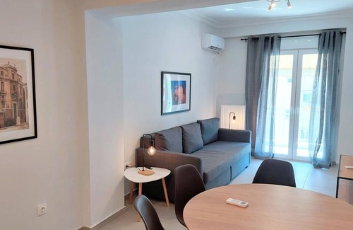 Kinosargous Apartment | Modern apartment in Acropolis museum