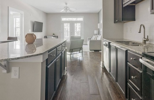 North Raleigh Apartment | Modern Apartment in Prime Location (ID7828)