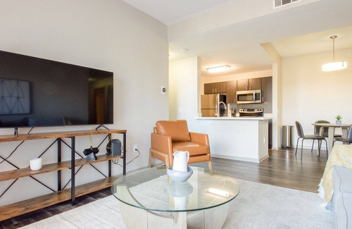 Denver Apartment | Modern Apartment in Prime Location (ID3287X15)