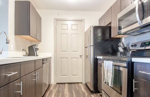 Denver Apartment | Modern Apartment in Prime Location (ID3287X15)