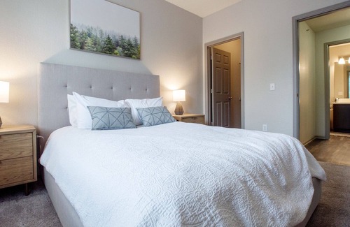 Denver Apartment | Modern Apartment in Prime Location (ID1903X87)