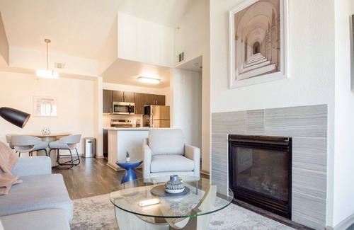 Denver Apartment | Modern Apartment in Prime Location (ID3020X60)