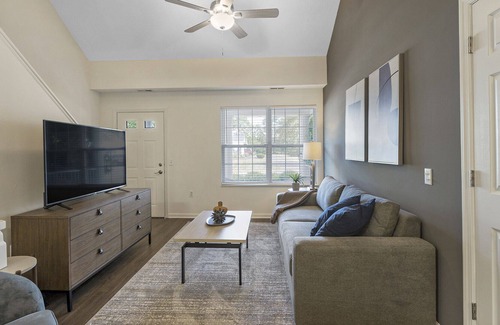 Avon Apartment | Modern Apartment in Prime Location (ID9530X84)