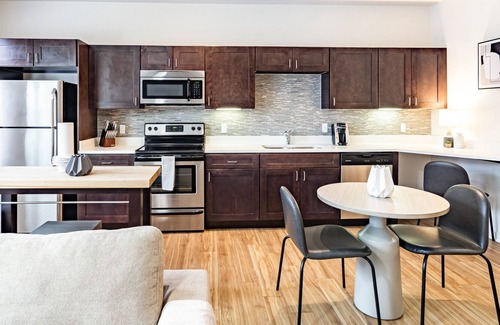 Englewood Apartment | Modern Apartment in Prime Location (ID8283X49)