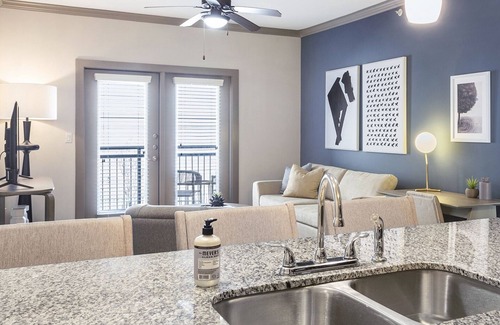 Georgetown Apartment | Modern Apartment in Prime Location (ID3128X45)