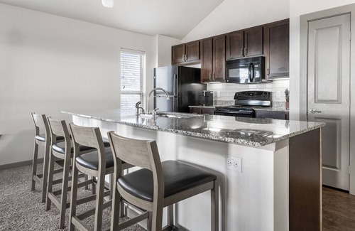 Georgetown Apartment | Modern Apartment in Prime Location (ID6100X66)