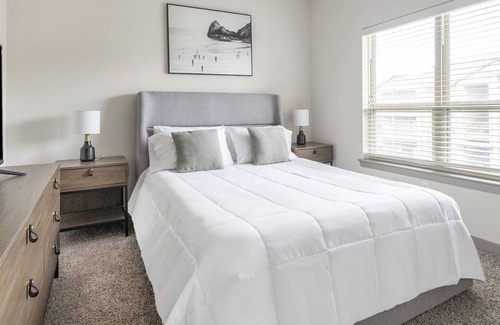 Georgetown Apartment | Modern Apartment in Prime Location (ID6100X66)