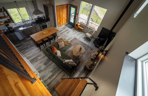 Livingston House | Modern Apartment in Livingston with Bird’s Eye View of 3 Mountain Ranges