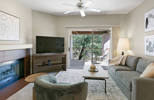 Canada Hills Golf Course Apartment | Modern Apartment in Prime Location (ID2518X98)