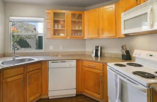 Canada Hills Golf Course Apartment | Modern Apartment in Prime Location (ID2518X98)