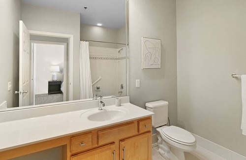 Canada Hills Golf Course Apartment | Modern Apartment in Prime Location (ID2518X98)