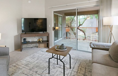 Canada Hills Golf Course Apartment | Modern Apartment in Prime Location (ID4677X14)