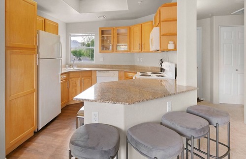 Canada Hills Golf Course Apartment | Modern Apartment in Prime Location (ID4677X14)