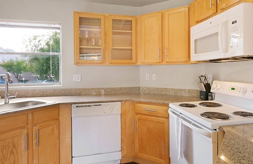 Canada Hills Golf Course Apartment | Modern Apartment in Prime Location (ID4677X14)
