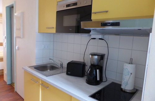 Wiek Apartment | Modern apartment, kitchen, large terrace & baby equipment, near AOK clinic