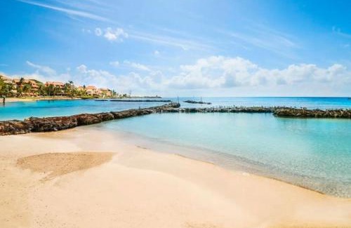 Puerto Aventuras Apartment | Modern Apartment with Private Terrace and Golf Course View, free parking in Puerto Aventuras