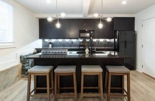 Midtown Apartment | Modern Apartment near Piedmont Park 90