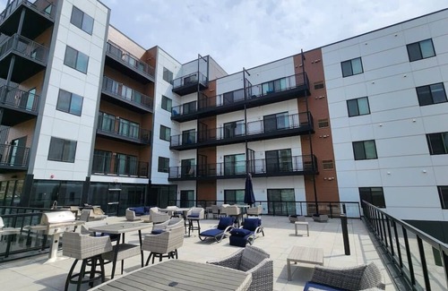 Kutzky Park Apartment | Modern Apartment Near Mayo Clinic – Free Parking!