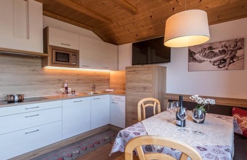 Lajen Apartment | Modern “Apartment Sella” with Mountain View, Wi-Fi, Balcony, Garden & Terrace